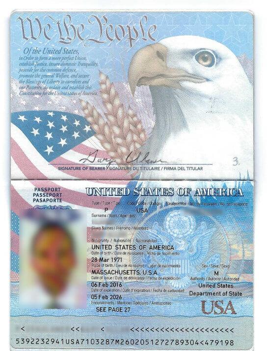 Главный разворот оригинального американского паспорта